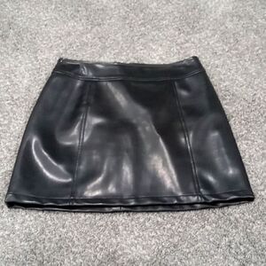 Byer faux leather mini skirt in excellent condition size 7 juniors